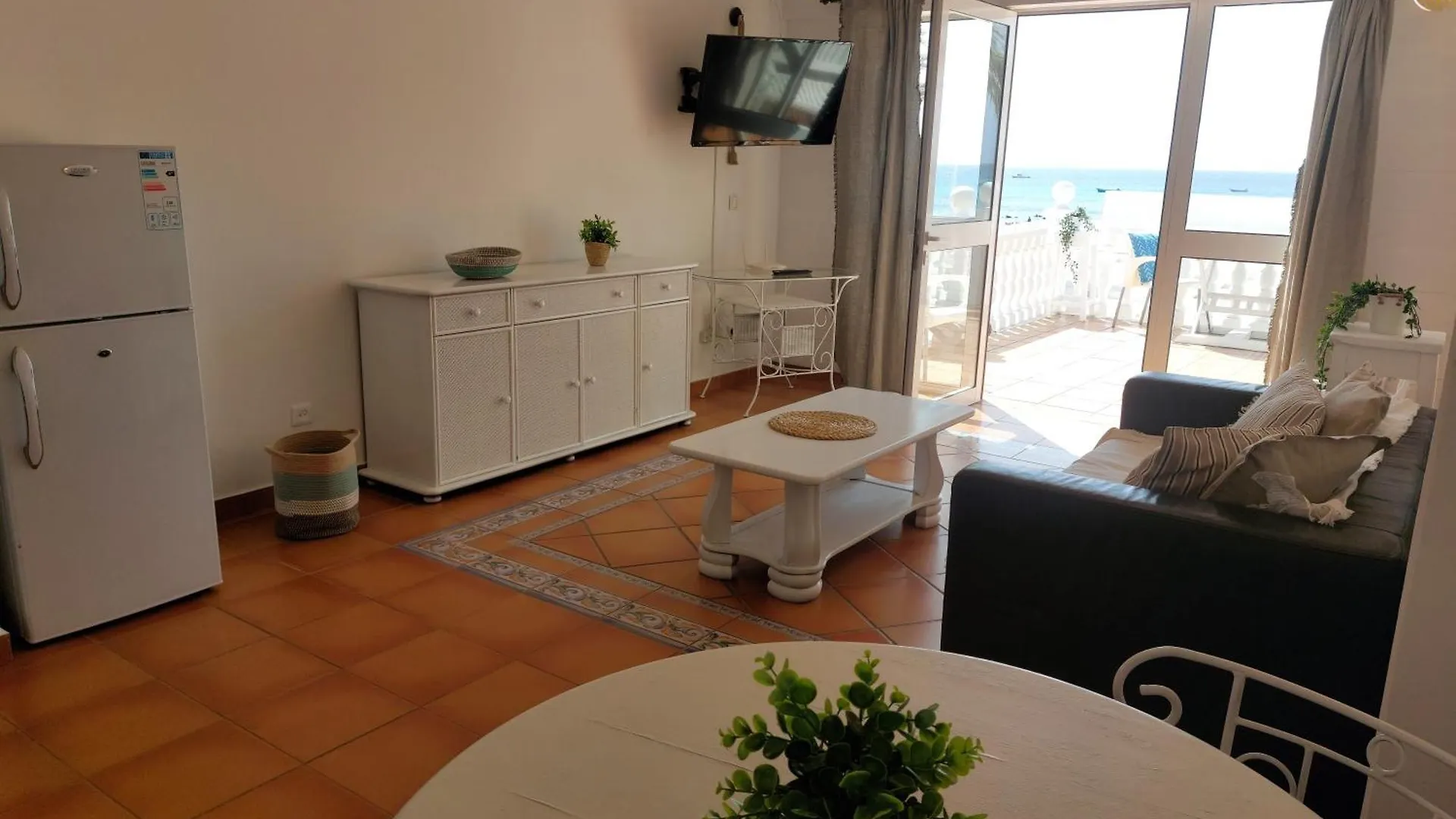 Vista Mar - Seafront Holiday Apartments Santa Maria
