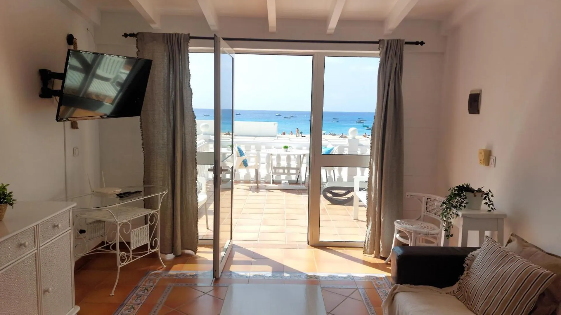 Vista Mar - Seafront Holiday Apartments Santa Maria